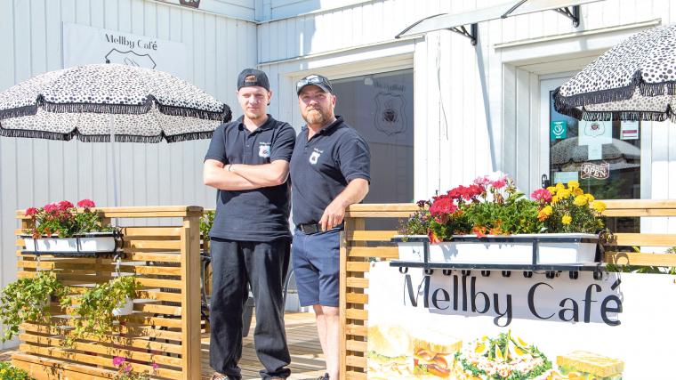 Viorel och Alexandros Nicolae har redan fått stammisar på sitt nyöppnade café i Stora Mellby.