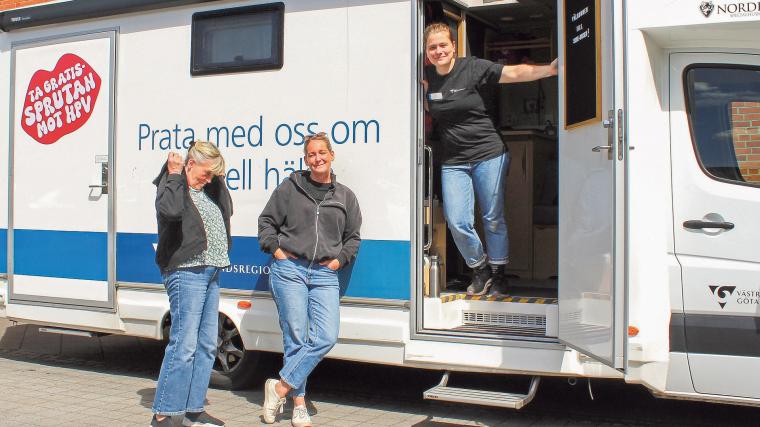 Sjuksköterskan Liv Nordlund och barnmorskorna Elisabeth Nilsson och Madeleine Douhan utgör teamet som får SRHR-bussen att rulla.
