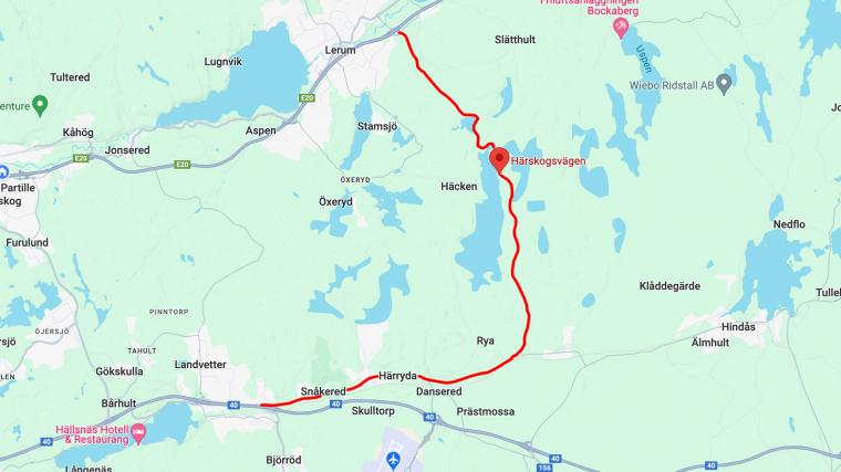 Trafikverket har utrett olika förslag och det som prioriteras är alltså att en helt ny vägdragning etableras på den aktuella sträckan på 1 500 meter mellan parkeringen vid Kollsjön och Stora Härsjön.