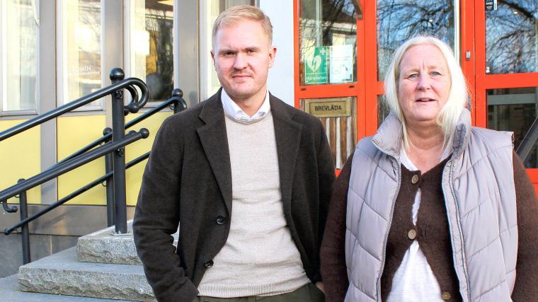 Kommunstyrelsens ordförande Viktor Lundblad (M) och vice ordförande Renée Bengtsson (S) vill slå ett slag för skolan och tryggheten i budgeten för 2025.