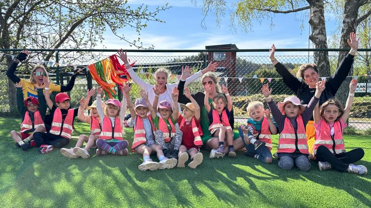 Enzo, Malik, Lou, Mira, Clara, Tilde, Alicia, Elsa, Loke, Elina och Elina var alla med och sprang Skolloppet för Hjärnfonden Barn.