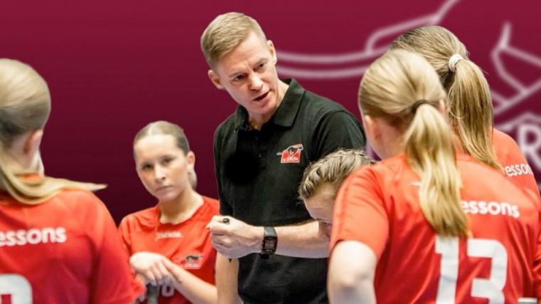 Coach Mattias Flodén höll koll på sina styrkor och laget följde spelidén och vann matchen med 3-2.