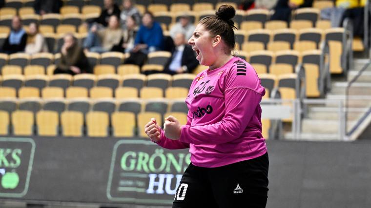 Isabella Mouratidou har två SM-guld med Sävehof, nu kan hon bärga ett även i Skara efter en fin första finalmatch med 45 procent räddningar.