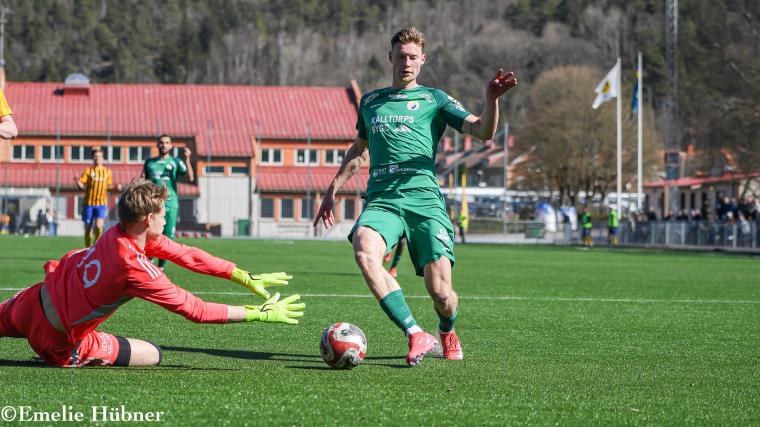 LIS-anfallaren William Andersson (grönt) har gjort fyra mål på sex matcher. Här syns han vid en tidigare bortamatch mot Jonsered.