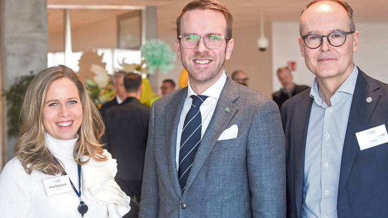 Flygplatschef Anna Strömwall, infrastruktur- och bostadsminister Andreas Carlson och Johan Abrahamsson, vd på Swedavia.