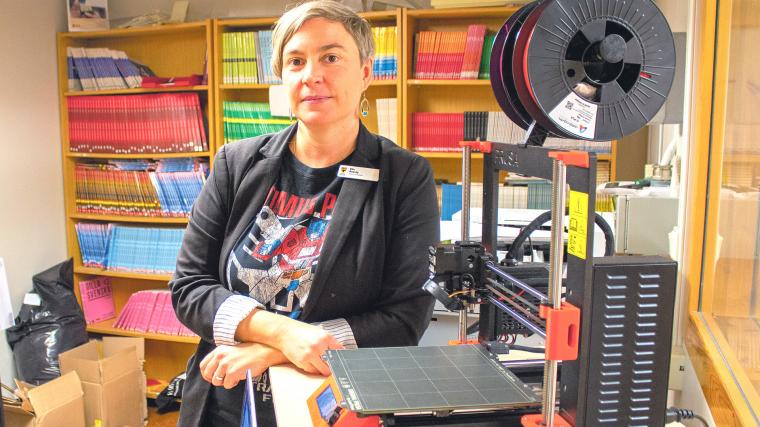 Bibliotekarie och projektledare för makerspace-rummet Elin Boardy tror att intresset för 3D-skrivaren kan växa exponentiellt.