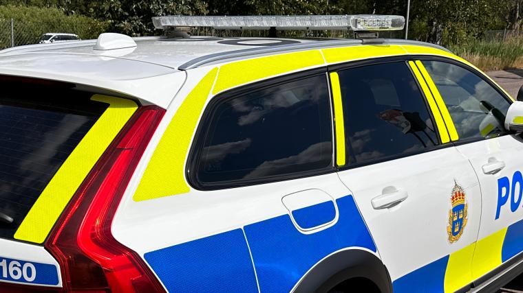 En märkeskeps blev bytet vid ett grovt rån med flera personer inblandade på en buss i Mölnlycke under söndagskvällen.