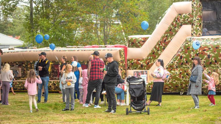 En nyhet för i år var hoppborg för de små – mycket populär.