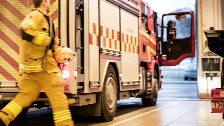 Klockan tre inatt larmades räddningstjänsten till en brand i Mölnlycke.