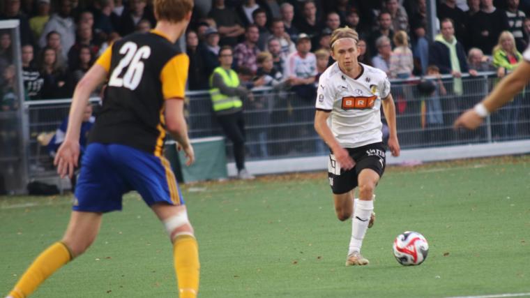 17-årige tvåmålsskytten Pontus Dahbo, med rötterna i Sävedalens IF, var bäst på planen denna minnesvärda afton.