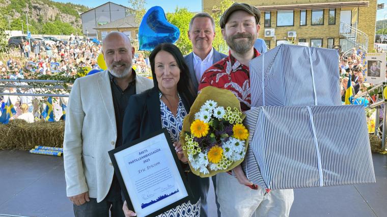 &Aring;rets Partilleambassadör, Eric Ericsson fick pris av Marith Hesse (M), Thorbjörn Carlsson (S) och kommundirektör Bengt Randén.