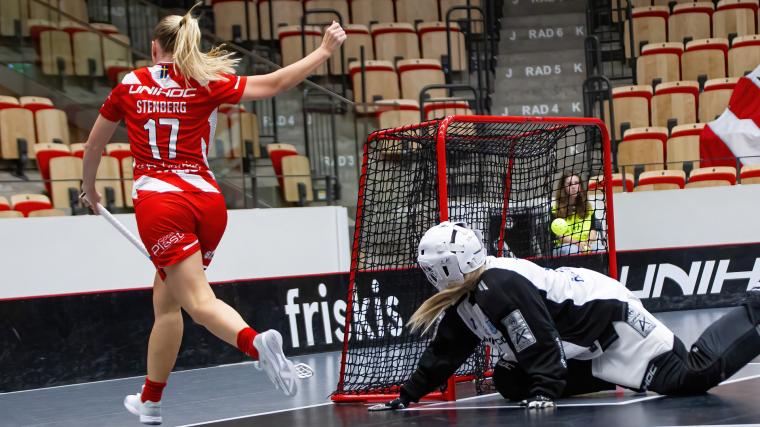 Emma Stenberg gör säsongens första mål i segermatchen mot Täby.