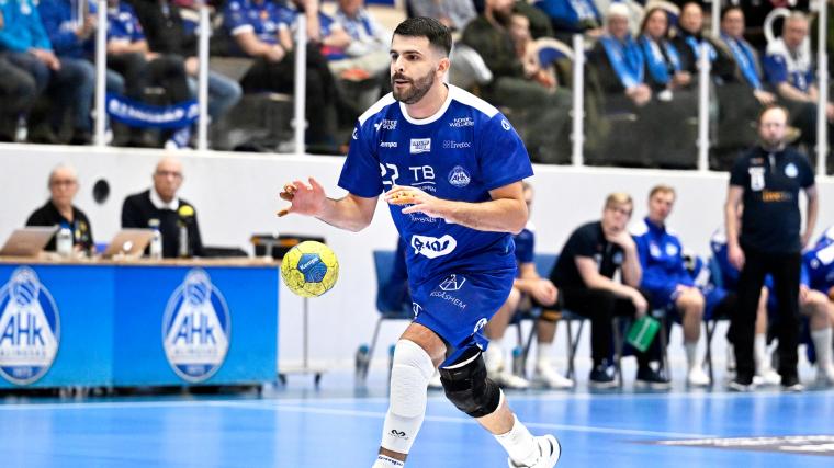 Gzim Salihi får till en riktig fullträff och ser till att Alingsås vinner säsongens första hemmamatch.