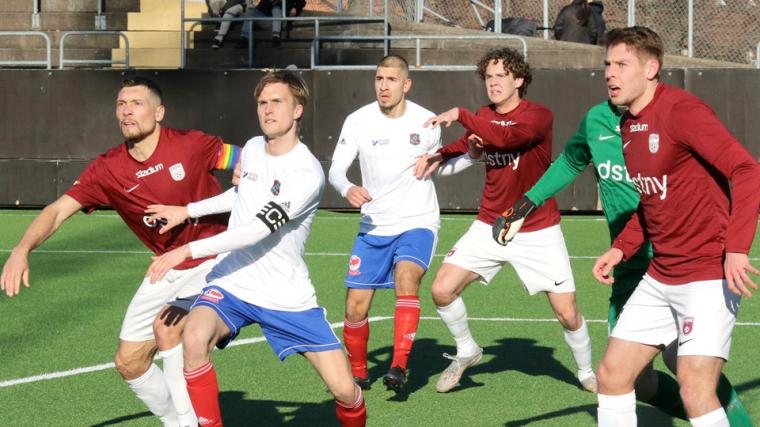 Lagkapten David Stenblom tillsammans ned spelskicklige Vaso Colic.