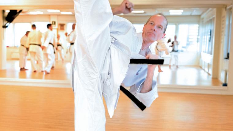 Björn Andersson från Alingsås Karateklubb är en av blott två svenskar som uppnått sjunde dan inom karate.