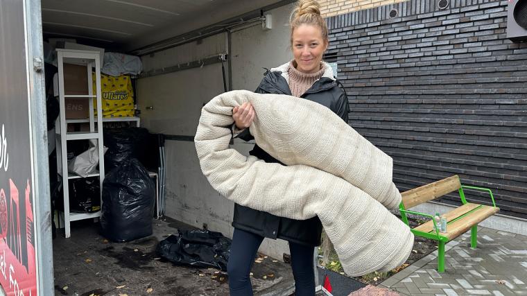 På tisdagsmorgonen var det äntligen dags för Angelica att flytta in i sin nya trea i Gökegårds centrum.