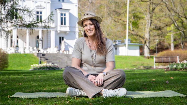 Sofia ”Fia” Kjell driver det nystartade företaget Fias Hjärtelycka med fokus på yoga och reiki healing.