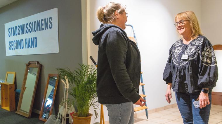 Tidigare gick butiken under namnet ”Ebbes hörna” och invigdes 2014 i Alingsås. 2021 utökade butiken även med möbelförsäljning och på senare år har verksamheten även bytt namn till Stadsmissionen second hand.