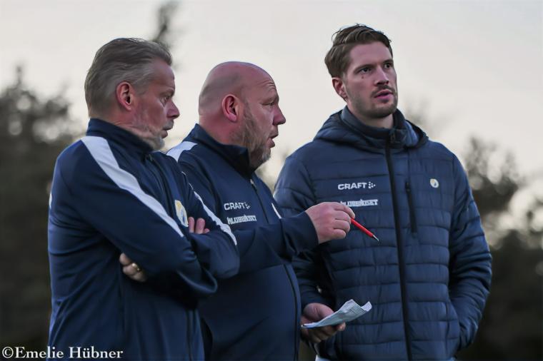 Tränartrion Theo Van Uum (lagledare), Morgan Johansson (manager) och Johan Bergström (fysio) under hemmamatchen mot Tölö (0–0) tidigare den här säsongen.