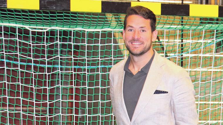 Jonathan Stenbäcken har förflutet som spelare och lagkapten i klubben. Han tackade ja till jobbet som sportchef efter säsongen 2022 när han slutade spela handboll.