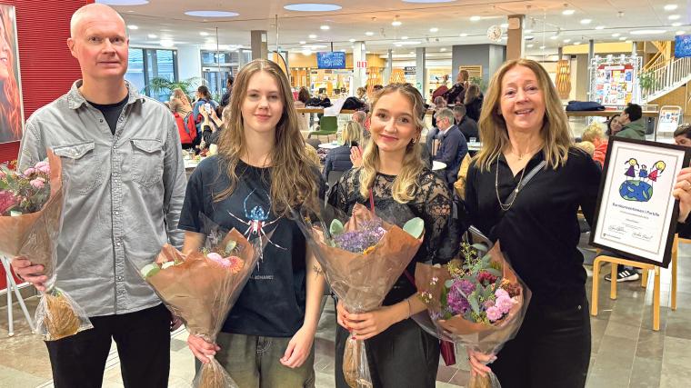 Vinnarna från Cirkus Draken, Magnus Alström, Nora Lundberg, Aleksandra Kozik och Ulla Alström.