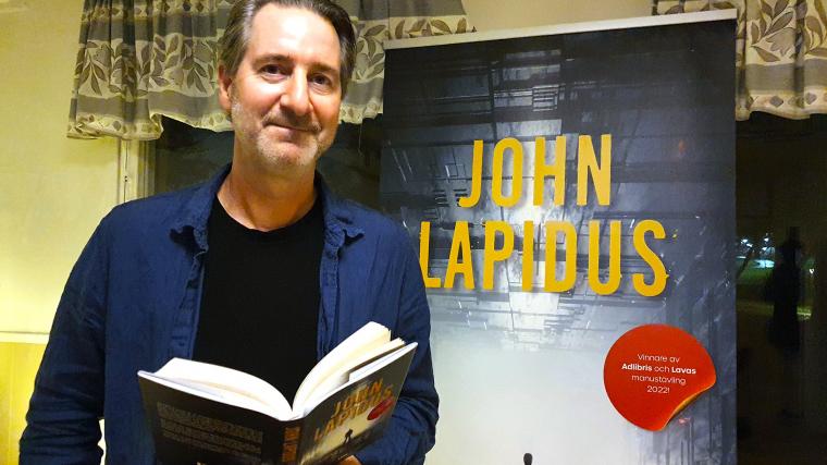 John Lapidus hade boksläpp på hemmaplan och läste ur boken Hybris som nu finns att köpa.