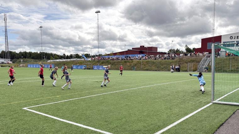 1-0 målet, otagbart i målvaktens högra hörn, signerat Ruth Lundell med asssist av Filippa Stigen.