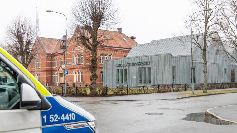 Alingsås tingsrätt, och nu även hovrätten, dömer 17-åringen för mordet i höstas på Henrik i Alingsås.