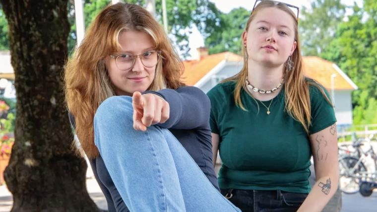 Viveka Stenhede och Elisabeth Kornstad är uppvuxna i Lerum och Alingsås. Nu drömmer de om att slå igenom med sitt band Stora Vega på Göteborgs musikscen.