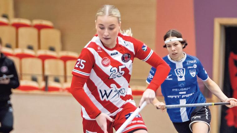 Thea Löfborg under Champions Cup-matchen hemma mot Florbal Chodov. Pixbodamerna vann semifinalmötet och är likt klubbens herrlag nu klart för final i det europeiska cupspelet. Finalerna spelas sannolikt sista helgen i januari.