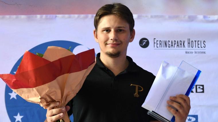 Tobias Hogdin från Team Pergamon i Partille vann finalen i München med minsta möjliga maginal.