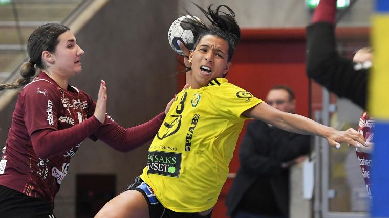 Jamina Roberts fick pris innan matchen som årets svenska handbollsspelare.