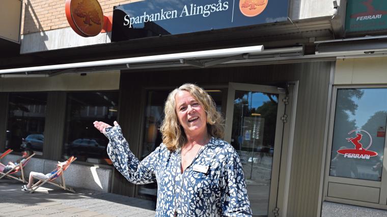 Kontorschef Malin Alsterlund visar upp det nyrenoverade Lerumskontoret.