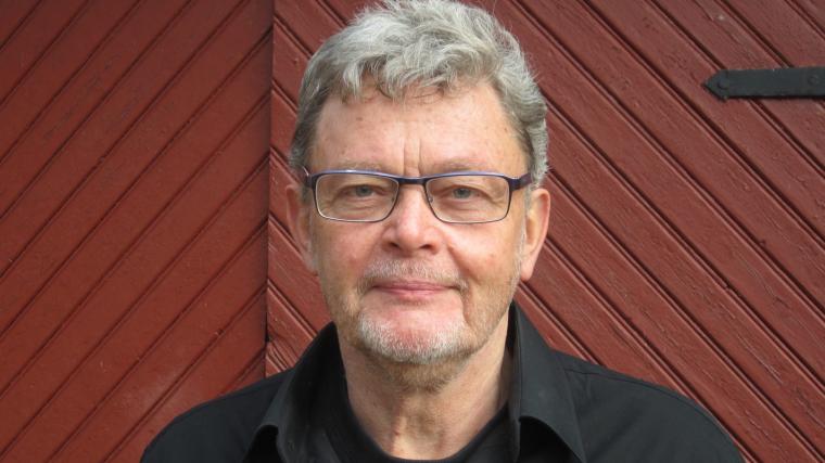 Birger Schlaug, Miljöpartiets grundare och tidigare språkrör för partiet, gästar Floda i kväll.
