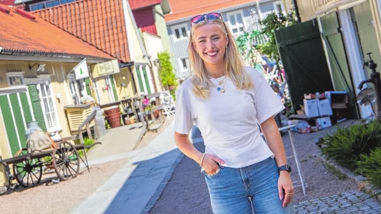 Alma Jonson från Alingsås är 24 år och ska delta i världens största tävling för soldrivna bilar i Australien i augusti.
