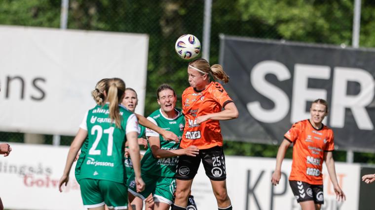 Kristianstads <span>Emma Broddheimer nådde högst i duellen med fyra alingsåsar.</span>