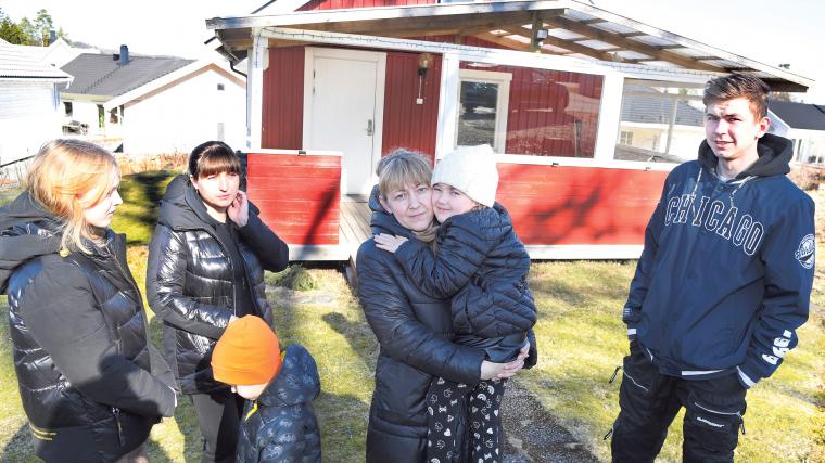 Två ukrainska familjer bor nu i Hindås