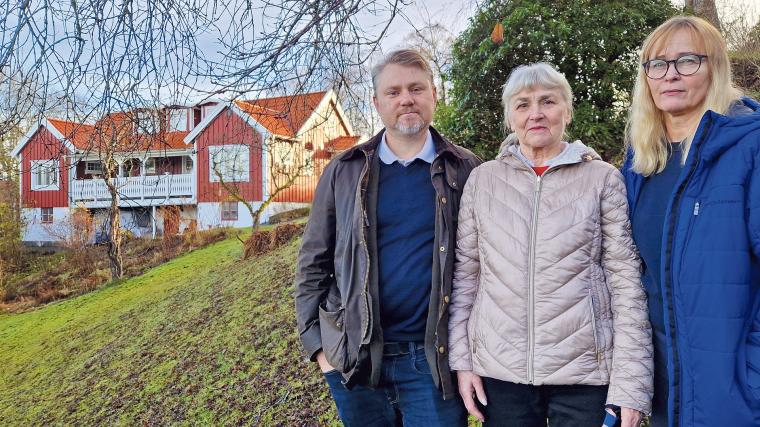 Patrik Bildtsén med sin mor Eva Bildtsén och fästmö Lotta Engberg.