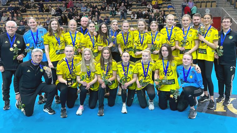Damerna är Cupmästare och seriesegrare 2022/23 och nu återstår bara SM-guldet för en trippel.