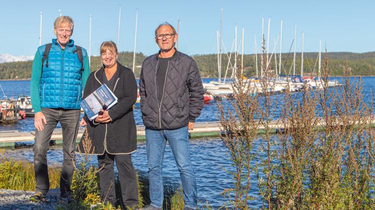 Kenneth Walker, ordförande för Alingsås segelsällskap, &Aring;sa Holmqvist, tidigare ordförande, och Kent Arvidsson, hamnansvarig.