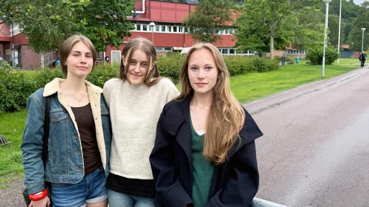 June, Livia och Signe såg fram emot en sista dag tillsammans med de andra niondeklassarna. Nu blir det ingen skolavslutning i Lexby då skolledningen hotats.