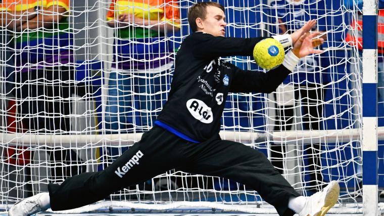 Anton Hagvall håller tätt bakåt när Alingsås vinner över Eskilstuna Guif med 37-22.