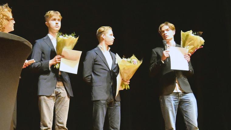Elias Högberg, Max Gärds Lundin och Daniel Julander från Rekrytat UF tog emot priset &Aring;rets UF.
