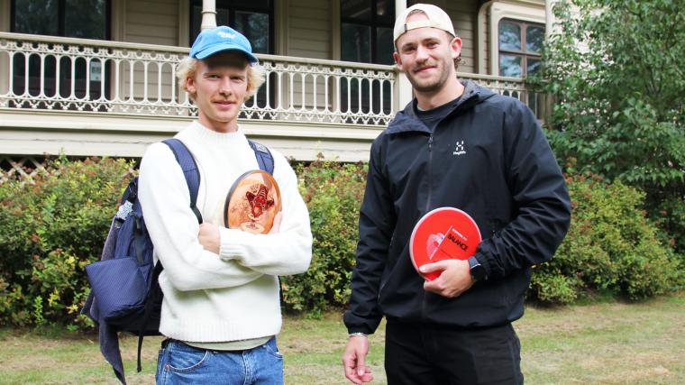 Emil Bergstrand och Erik Jahren, som båda bor i Billdal menar att det saknas en discgolfbana i södra Göteborg. De närmsta i dagsläget är Kungsbacka eller Slottsskogen. Göteborgsförslaget om att anlägga en discgolfbana i Billdals park kommer att tas upp av ansvarig politisk nämnd tidigast i november.