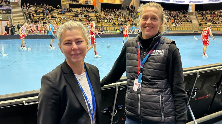 Turneringsledaren Lena Rönnefors och Anna Carqvist säger att allt har fungerat väldigt smidigt och tycker att samarbetet med Partille Arena är väldigt bra.