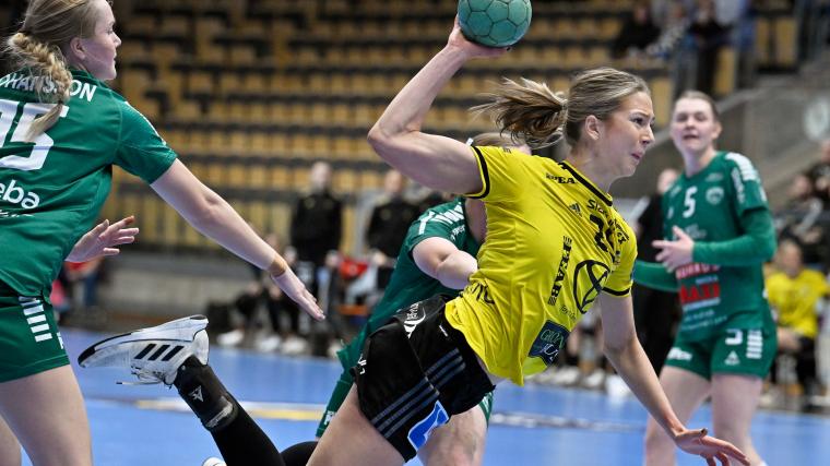 Sjumålskytten Emma Mihailovic hade en perfekt match mot Kungälv på bortaplan och röddade segern till Sävehof som vann med 30-28.