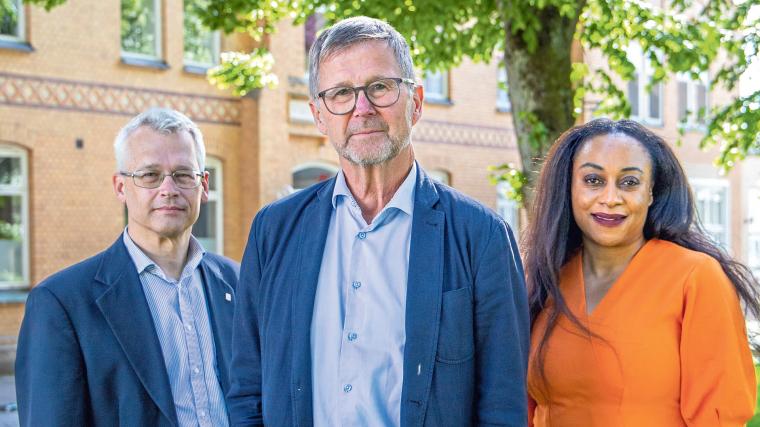 Jens Christian Berlin (L), kommunstyrelsens ordförande Jan-Erik Wallin (M) och Lady France Mulumba (KD).