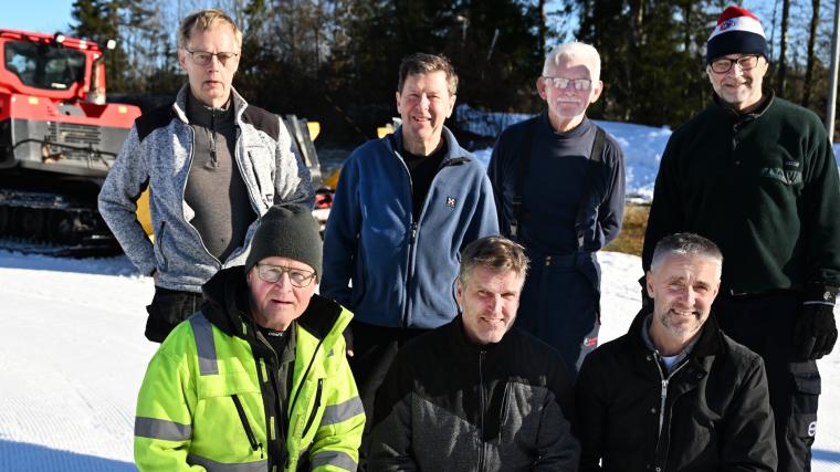 Hindås SK drivs av en ideell förening. Styrelsen kallar sig ”snögubbar” och är de som ser till att det finns snö i spåren.