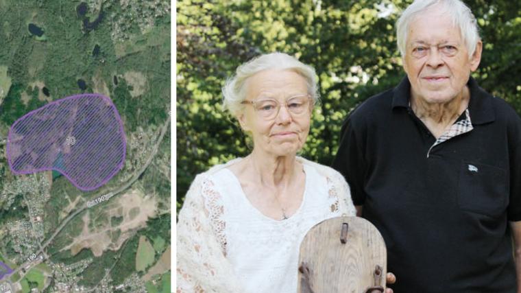 Det tilltänka område 10 med villabebyggelsen kring Aggetorpsvägen strax nedanför. Britt-Karin och Sören Persson. Britt-Karin håller i en hästsko från förra sekelskiftet som sannolikt användes för att förhindra dragdjuren att fastna i den porösa marken i det som kommunen nu planerar bli verksamhetsområde