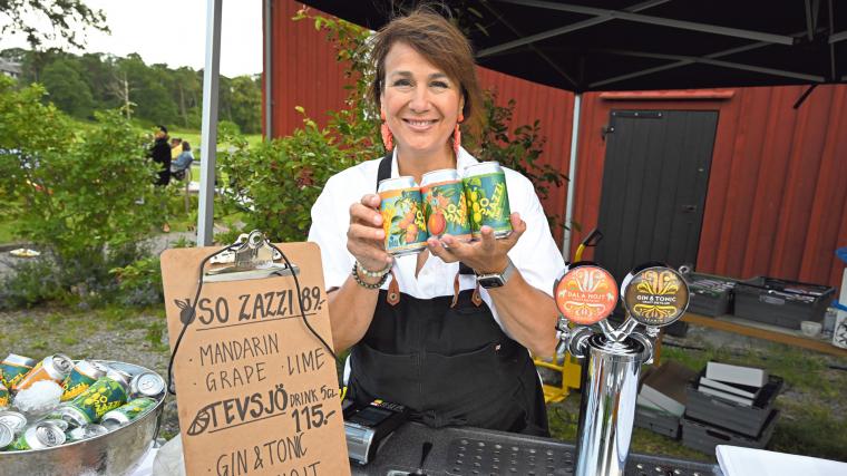 Alexandra Zazzi har tidigare inte velat släppa drycker i sitt namn då man i regel inte har koll på varken innehåll eller produktion. Men nu är det annorlunda.<br />BILDER: TOMMY HOLL